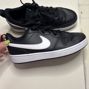 Nike Court Borough Low 2 Sneakers Black White Size Youth 7 Womens 8.5 Mens 7
